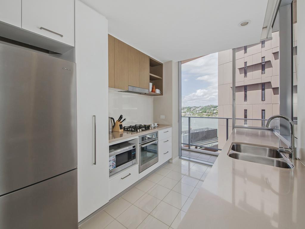 Link Portside Wharf Apartment Hotel Brisbane Esterno foto
