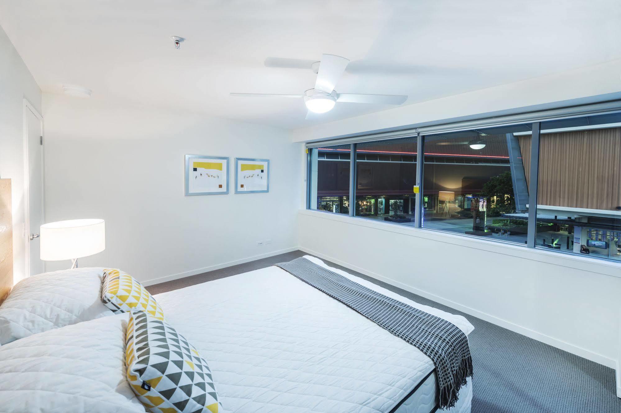 Link Portside Wharf Apartment Hotel Brisbane Esterno foto