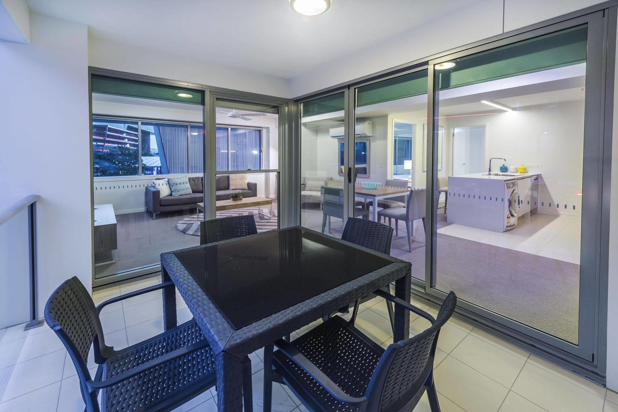 Link Portside Wharf Apartment Hotel Brisbane Esterno foto